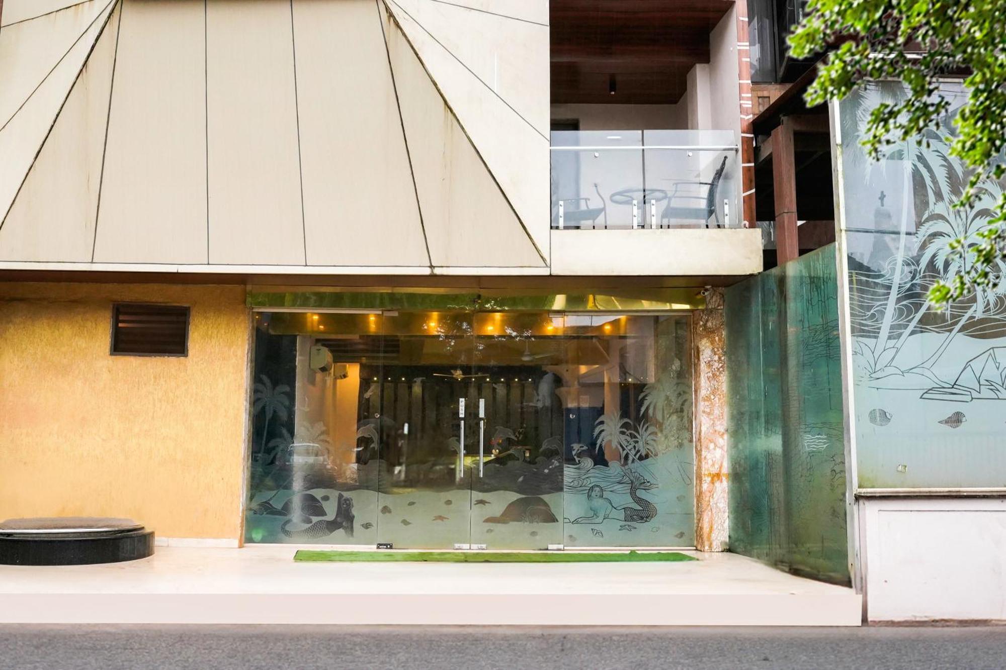 Palette Baga Near Titos Lane Formerly Baga Retreat กาลังกูติ ภายนอก รูปภาพ